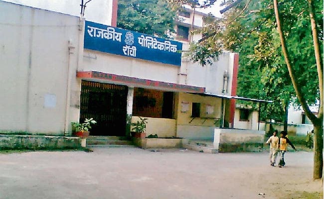 पॉलिटेक्निक कॉलेज : छात्रावास खाली करने के लिए छात्रों को 19 तक का मिला समय