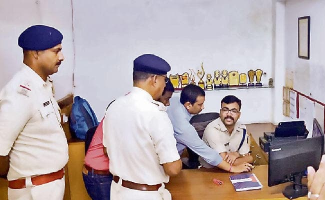 पूचं : बंधन बैंक से 11 लाख की लूट