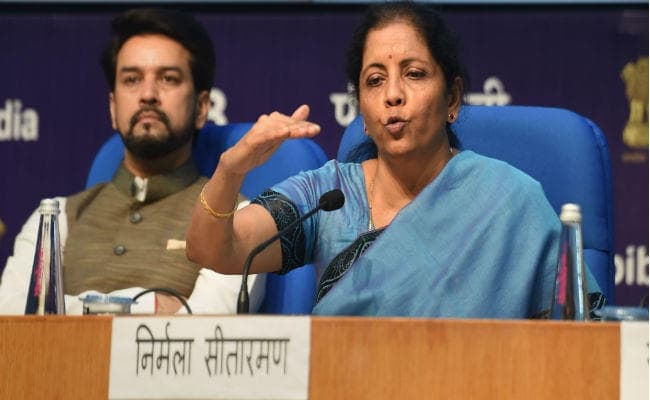 अर्थव्यवस्था को थामने के लिए वित्त मंत्री ने किया औरा पैकेज का एलान, अधूरे हाउसिंग प्रोजेक्ट के लिए 10 हजार करोड़ रुपये देगी सरकार