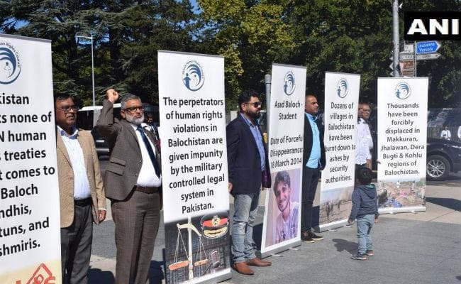 मानवाधिकारों के उल्लंघन पर बलूच कार्यकर्ताओं ने जिनेवा में किया प्रदर्शन