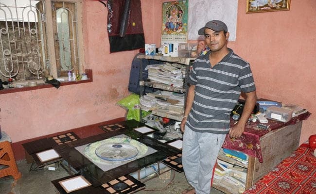 बड़ी मशीनें बनाने का बड़ा सपना देखता छोटे शहर का युवा इंजीनियर