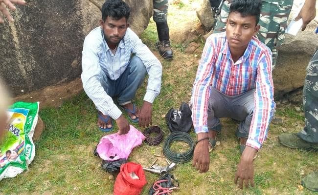 जमुई : चकाई से दो हार्डकोर नक्सली गिरफ्तार, विस्फोटक सामग्री व हथियार बरामद