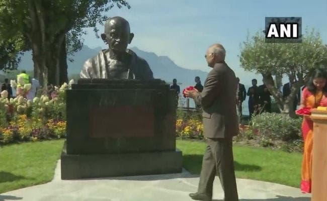 राष्ट्रपति ने स्विट्जरलैंड में महात्मा गांधी की आवक्ष प्रतिमा का किया अनावरण