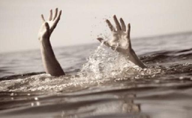 पुत्र की प्रताड़ना से परेशान पिता ने गंगा में लगायी छलांग