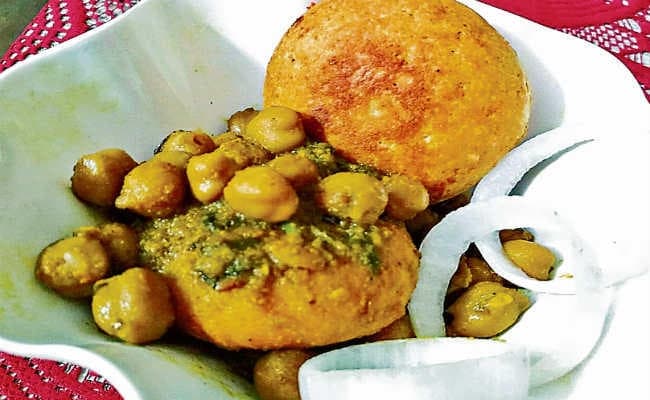 जलपान में कचौरी का आनंद