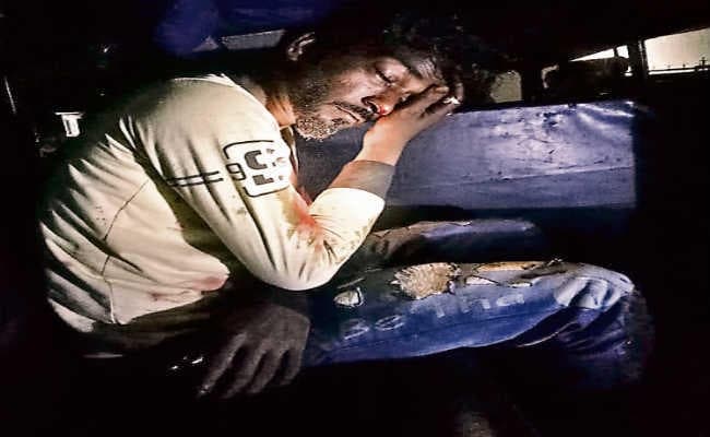 गाय चोरी कर भाग रहे अपराधी को पकड़ा, की पिटाई