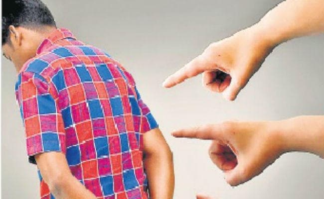 हेलिकॉप्टर पैरेंटिंग : बढ़ती उम्र के साथ बढ़ता शिकंजा