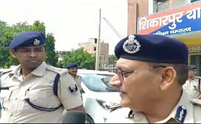 बिहार : डीजीपी गुप्तेश्वर पांडेय पहुंचे बेतिया, कई थानों का किया औचक निरीक्षण, पुलिस महकमे में हड़कंप