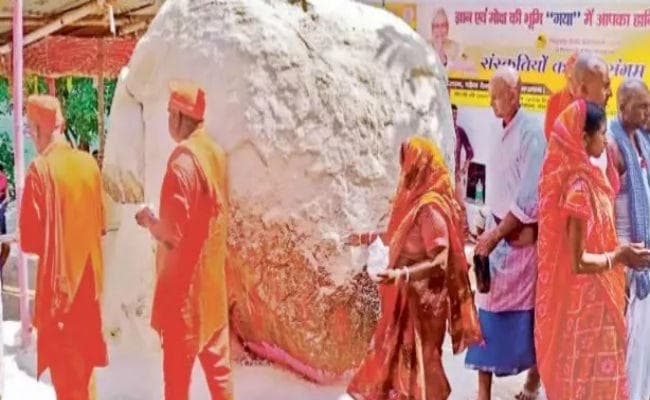 पितृपक्ष : हमारे पूर्वजों को मोक्ष मिले, हमारी संतानें भी धार्मिक हों