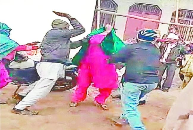 माटीगाड़ा : बच्चा चोर के संदेह में महिला की सामूहिक पिटाई