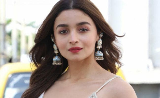 आलिया भट्ट ने करण के साथ फिल्‍म ‘तख्त'' पर की चर्चा