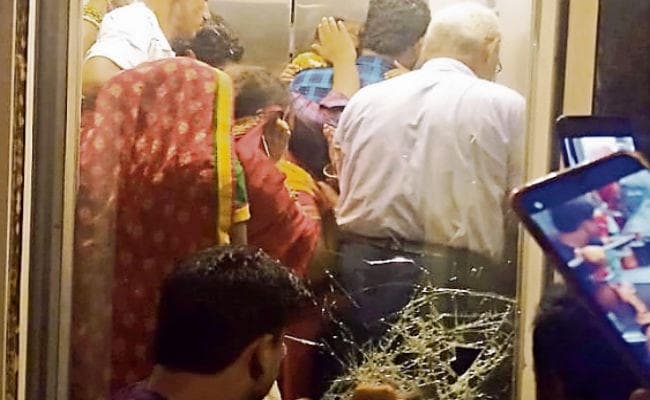 पटना : होटल की लिफ्ट में डेढ़ घंटे तक फंसे रहे आठ लोग, दो बेहोश