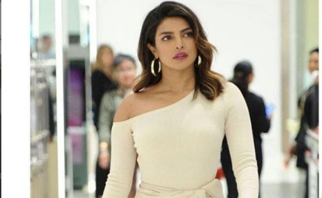 VIDEO : प्रियंका चोपड़ा ने जब होटल में फैन को लगा लिया गले...