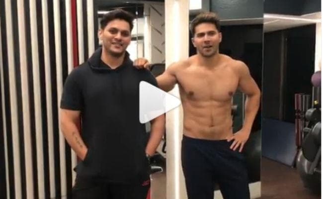 VIDEO : जब शर्टलेस होकर ''तुम तो ठहरे परदेसी...'' गाने पर जमकर थिरके वरुण धवन