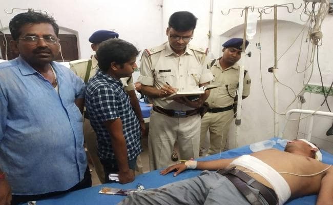 बिहार : सीवान में अपराधियों ने स्कूल में घुसकर शिक्षक को मारी गोली, हालत गंभीर