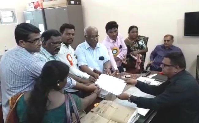 संत जॉन बर्कमन्स इंटर कॉलेज में तोड़फोड़ के विरोध में निकाला मौन जुलूस, DC को सौंपा ज्ञापन