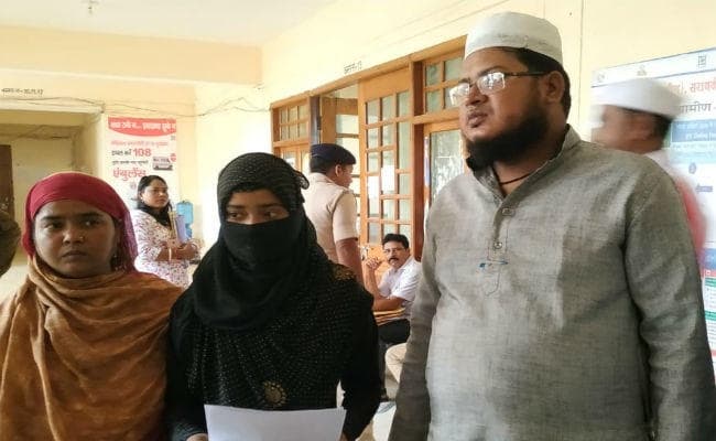 बिसरा व जांच रिपोर्ट की ओरिजिनल कॉपी की मांग करने डीसी ऑफिस पहुंची तबरेज की पत्नी