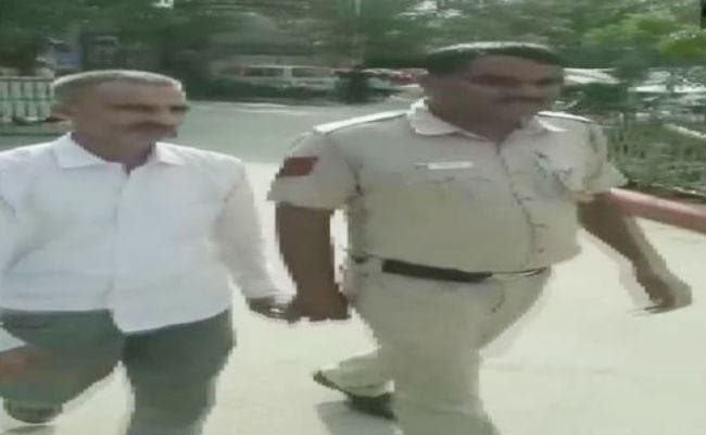 31 साल के व्‍यक्ति को 81 साल का बनाने वाला ''बिल्‍लू बार्बर'' गिरफ्तार