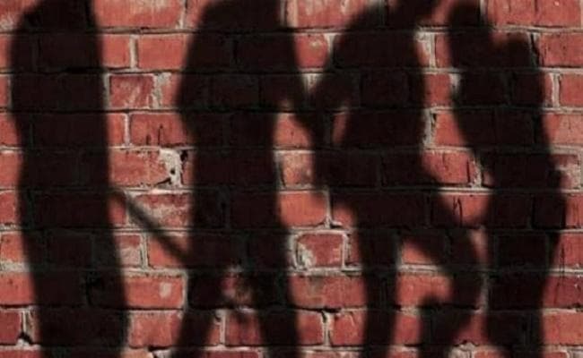 मॉब लिंचिंग : बच्चा चोर कह भीड़ ने की महिला की पिटाई, पहुंची पुलिस तो बची जान