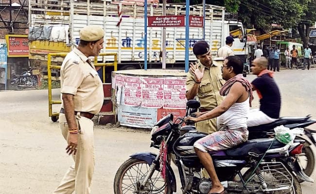 बिहटा : लोग नहीं हो रहे जागरूक, बगैर हेलमेट व तीन सवारी बैठा चला रहे बाइक