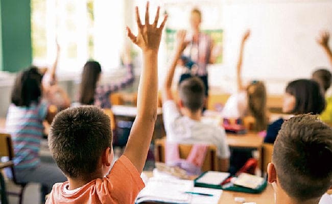 10 वर्षों में स्कूल छोड़नेवाले बच्चे 90% हुए कम