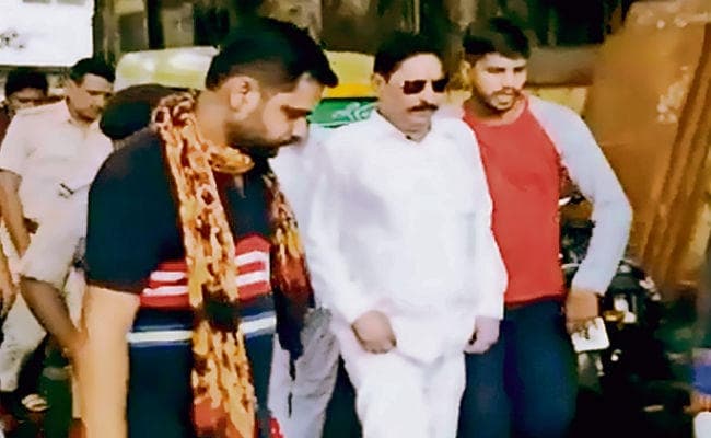 पटना : विधायक अनंत सिंह की सुरक्षा में दिखे सस्पेंड एएसआइ