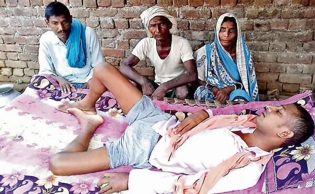 जिंदगी और मौत से जूझ रहा है विक्रमा रजक, कहा- मुझे बचा लीजिए मुख्यमंत्री जी, मैं जीना चाहता हूं