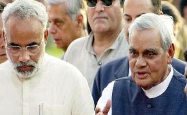 #HappyBdayPMModi: जब श्मशान में थे नरेंद्र मोदी तभी अटल बिहारी वाजपेयी का आया फोन और...