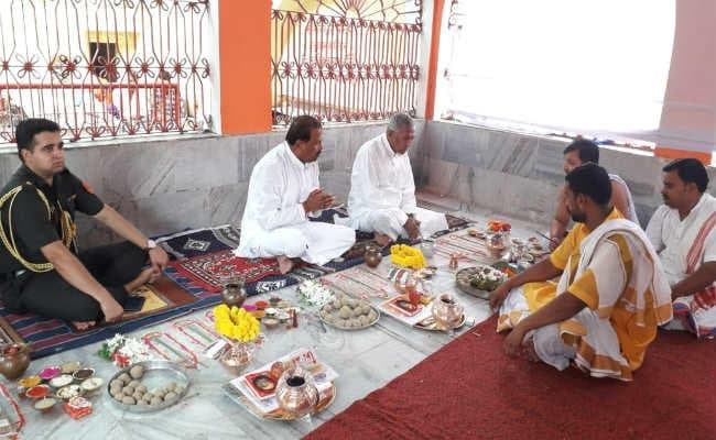 बिहार के राज्यपाल फागू चौहान ने गया में किया पिंडदान