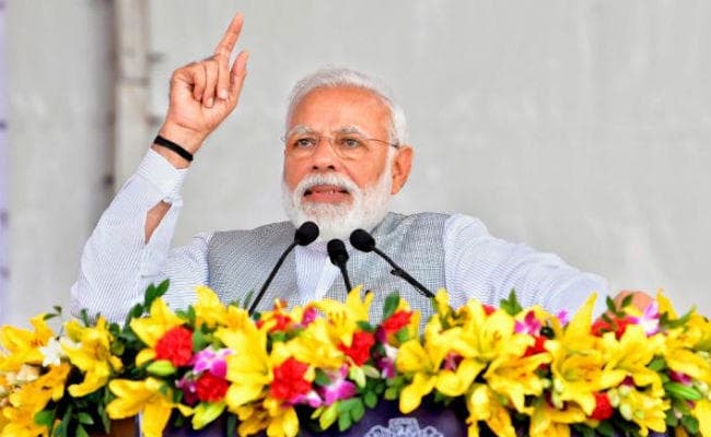 PM मोदी की जीवन गाथा तस्वीरों के जरिये पेश करती किताब