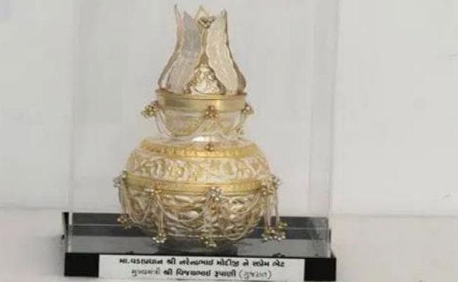 PM मोदी के उपहारों की नीलामी : फोटो स्टैंड, चांदी का कलश एक-एक करोड़ रुपये में बिका