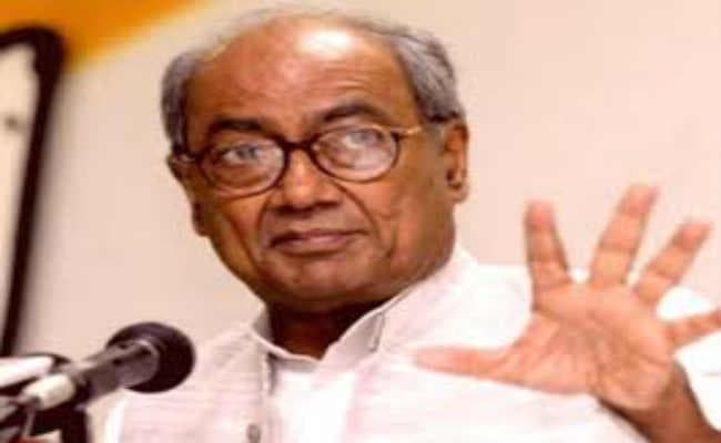 दिग्विजय के विवादित बोल, कहा-  भगवा वस्त्र पहने लोग कर रहे हैं बलात्कार, उन्हें ईश्वर भी माफ नहीं करेगा