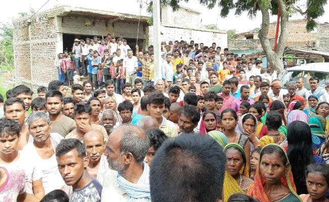 जमुई : बैंक का लोन चुका पाने में असमर्थ पति ने की पत्नी और बेटी की हत्या, फिर कर ली खुदकुशी