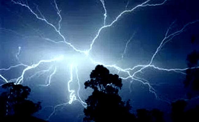 बिहार : बारिश के दौरान हुए वज्रपात की चपेट में आने से 18 लोगों की मौत