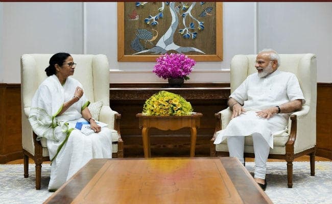 प्रधानमंत्री मोदी से मिलीं ममता बनर्जी, बंगाल का नाम बदलने पर हुई चर्चा
