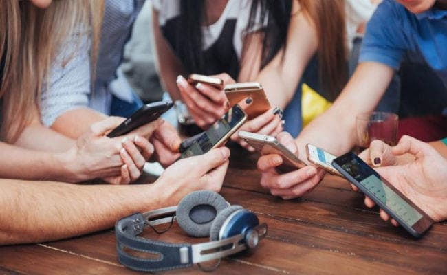 JIO ने महीनेभर में जोड़े 85 लाख ग्राहक, Mobile यूजर्स की कुल संख्या पहुंची 116 करोड़ के पार