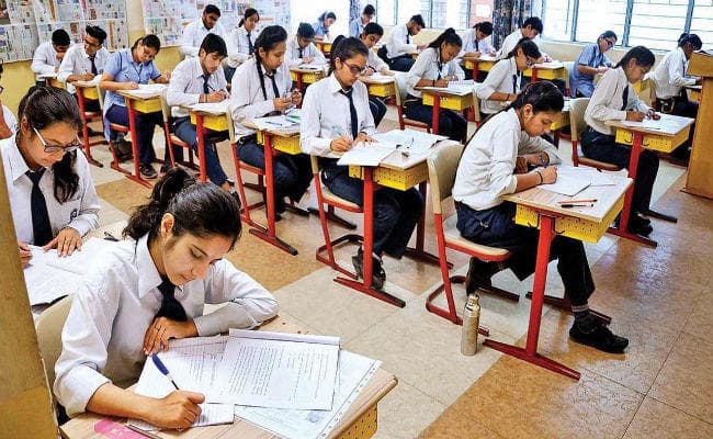 अब दिल्ली सरकार भरेगी अपने स्कूलों के 10वीं, 12वीं के छात्रों की सीबीएसई परीक्षा फीस