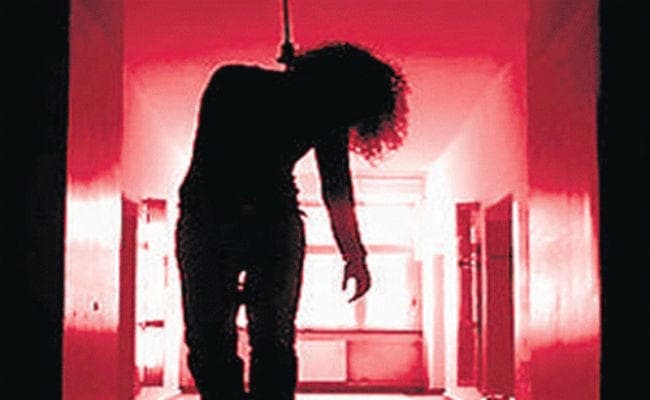अनबन के बाद प्रेमिका ने लगायी फांसी, मौत