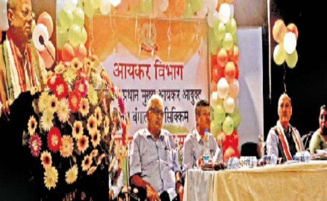 "हिंदी बोलनेवाले खुद को गर्वित महसूस करें"