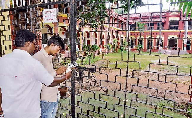 पटना विश्वविद्यालय में छात्रों और स्थानीय लोगों के बीच हुए पथराव व मारपीट का मामला, आठ हॉस्टल सील, कैंपस में छाया सन्नाटा