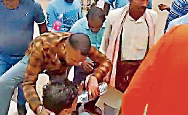 छात्र संघ चुनाव : नामांकन रद्द होने पर आत्मदाह की कोशिश