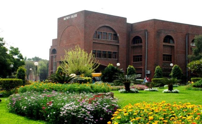 डीयू के इस कॉलेज में सहायक प्रोफेसर के पद पर भर्ती के लिए निकली वैकेंसी, ऐसे करें आवेदन