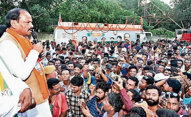 झारखंड को लूटने वालों को दिखायें बाहर का रास्ता : रघुवर दास