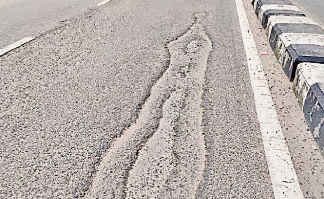 रांची : दुर्गा पूजा में 10 दिन शेष, हुजूर को अब दिखे सड़कों के गड्ढे