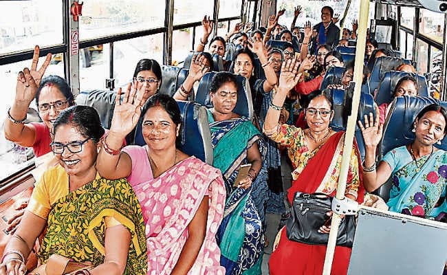 और चल पड़ी लेडीज स्पेशल सिटी बस, मेयर ने दिखायी हरी झंडी