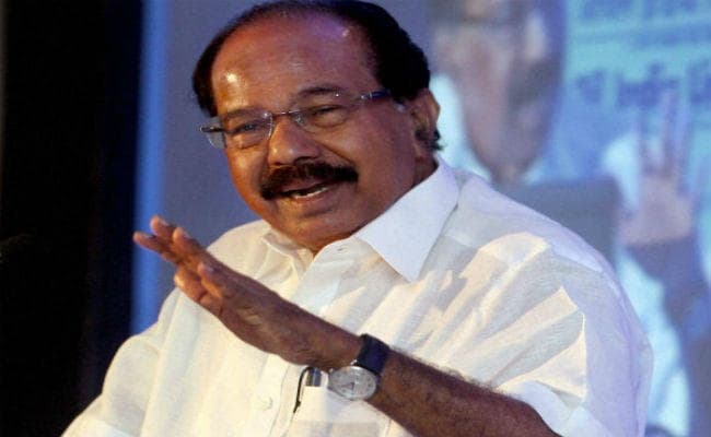वीरप्पा मोइली ने मोदी सरकार पर साधा निशाना, कहा-रेलवे इकाइयों के निगमीकरण से बचना चाहिए