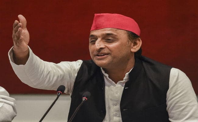 शिवपाल पर अखिलेश नरम, सदस्यता समाप्त करने की याचिका ले सकते हैं वापस