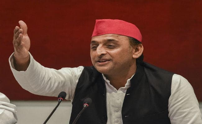 शिवपाल की सपा सदस्यता खत्म न करने के अखिलेश ने दिये संकेत, याचिका ले सकते हैं वापस