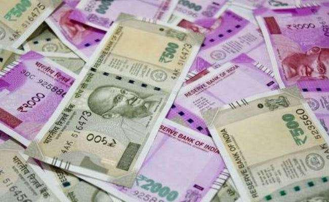 फर्जी हस्ताक्षर कर विभागीय पैसा गबन करने का आरोप : आइजी के पैसे उनके सचिव ने ही उड़ाये