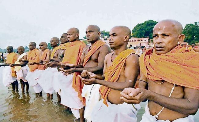 पितरों को भवसागर से पार करा देता है गयाधाम में पिंडदान